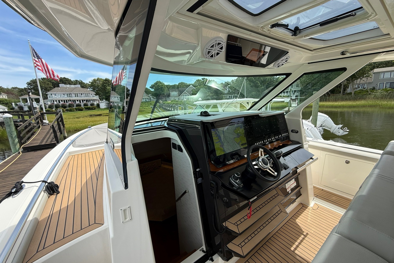 2022 Tiara Yachts 48 LS