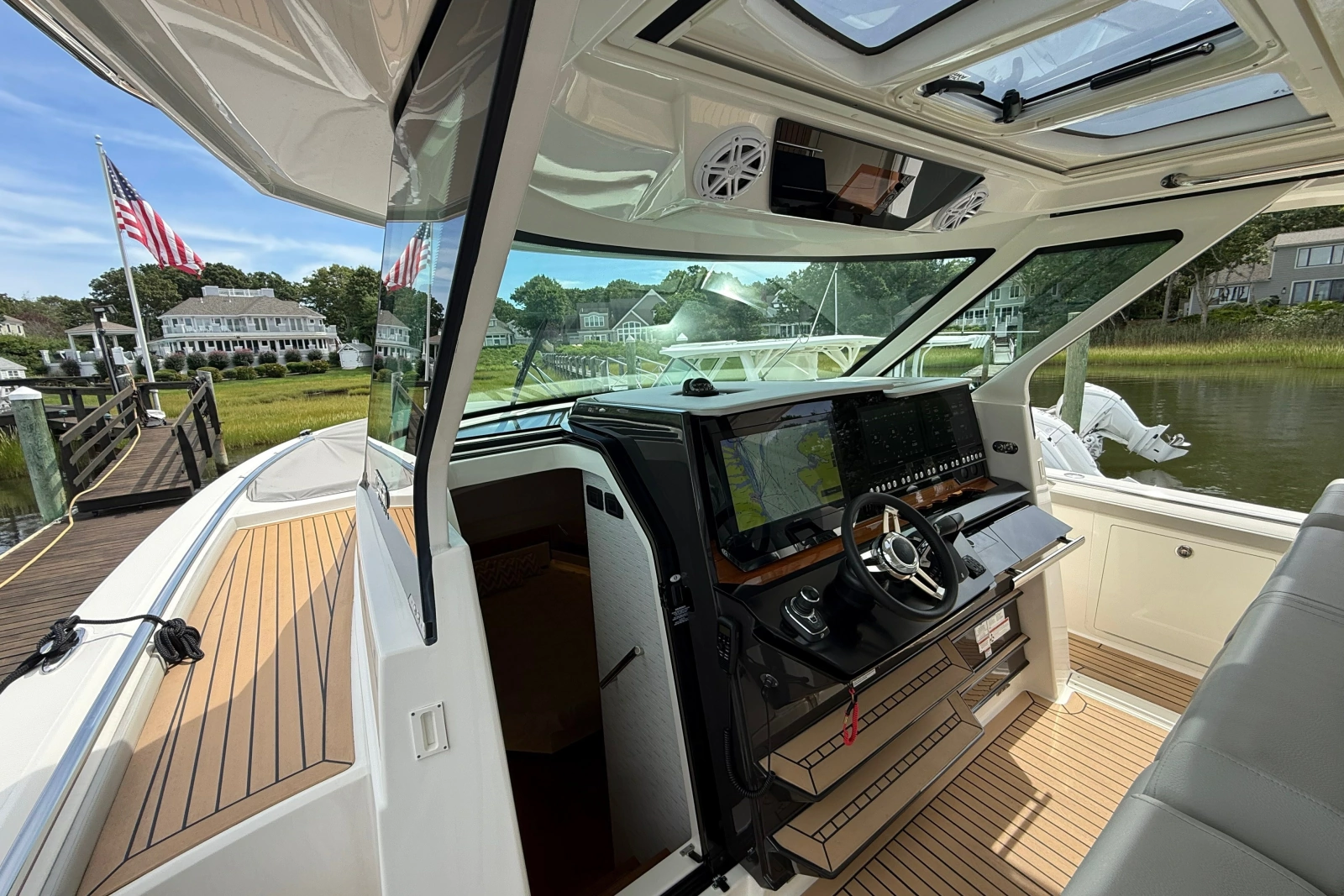 2022 Tiara Yachts 48 LS
