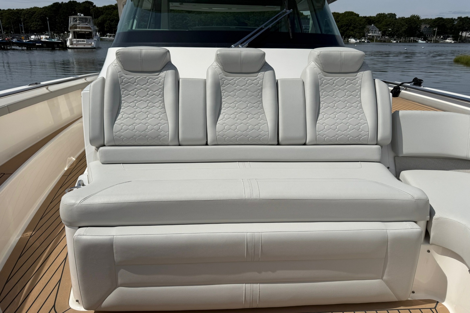 2022 Tiara Yachts 48 LS
