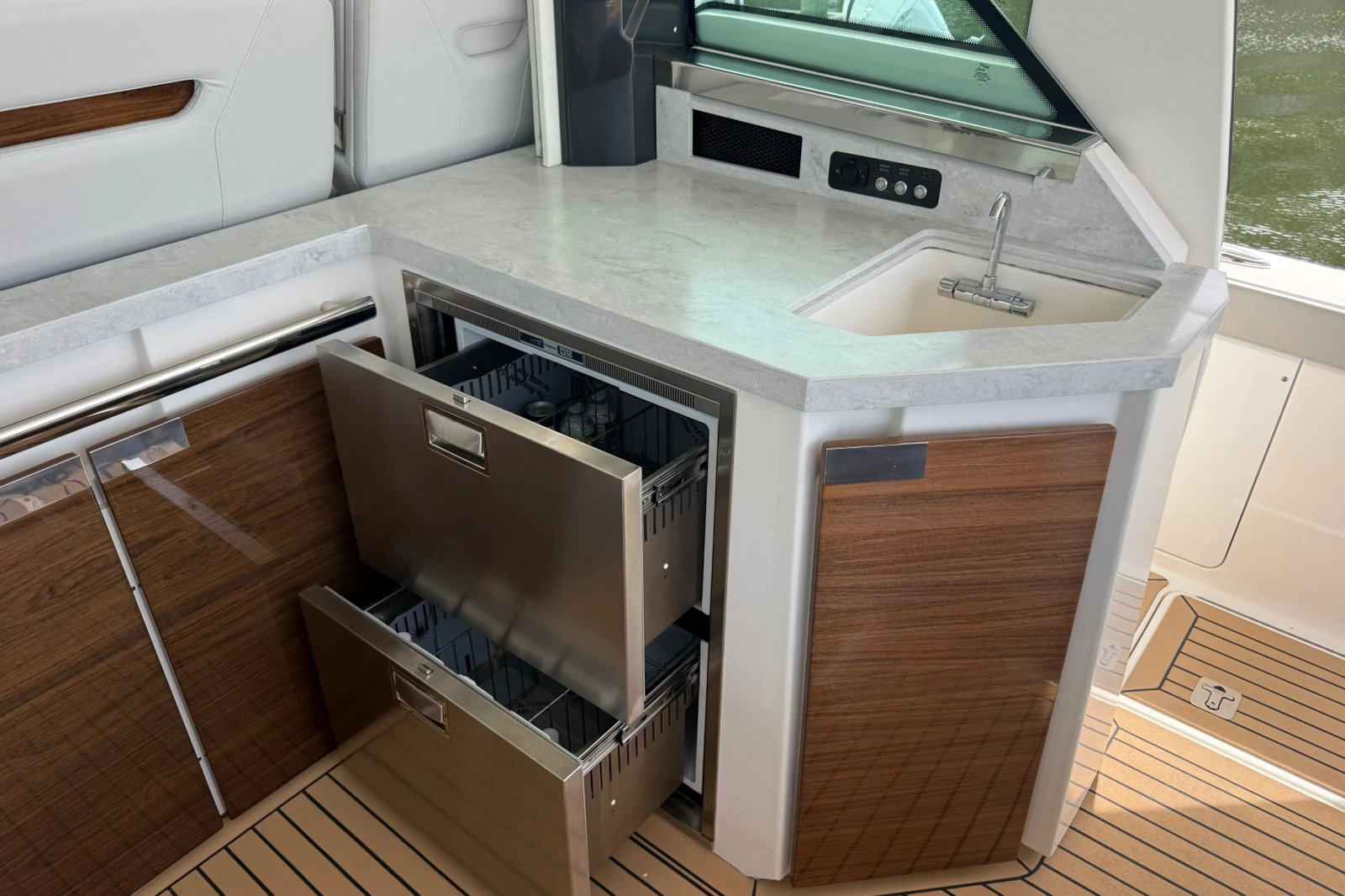 2022 Tiara Yachts 48 LS