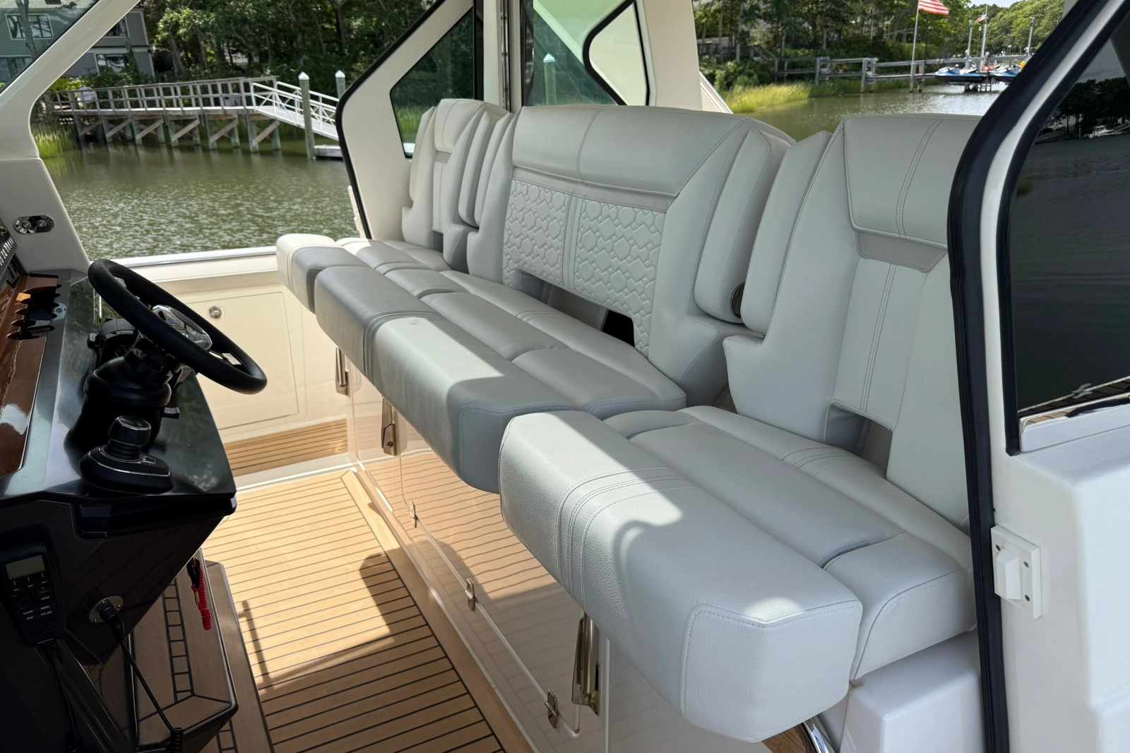 2022 Tiara Yachts 48 LS