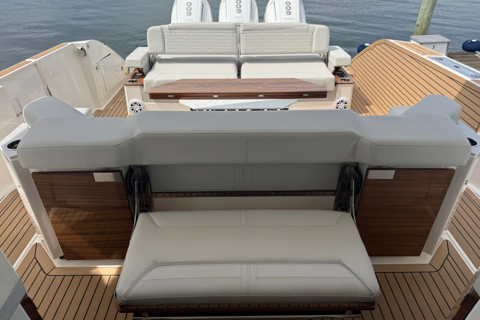 2022 Tiara Yachts 48 LS
