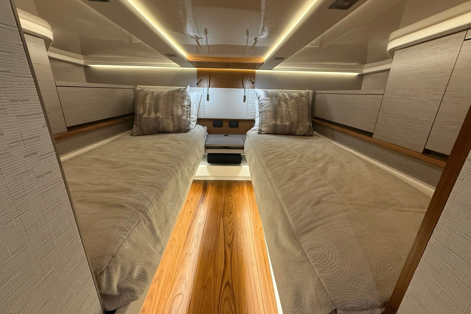 2022 Tiara Yachts 48 LS