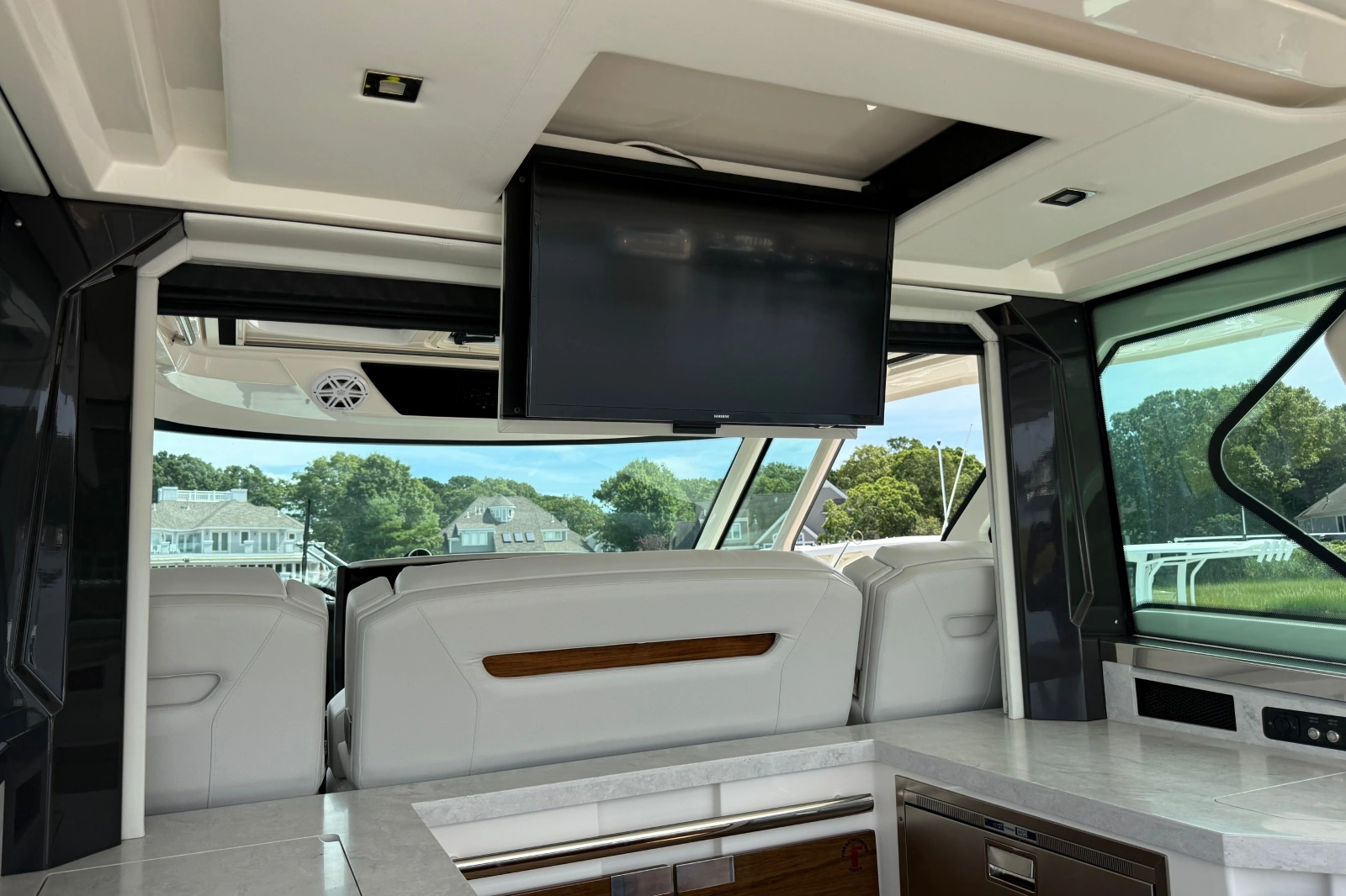 2022 Tiara Yachts 48 LS