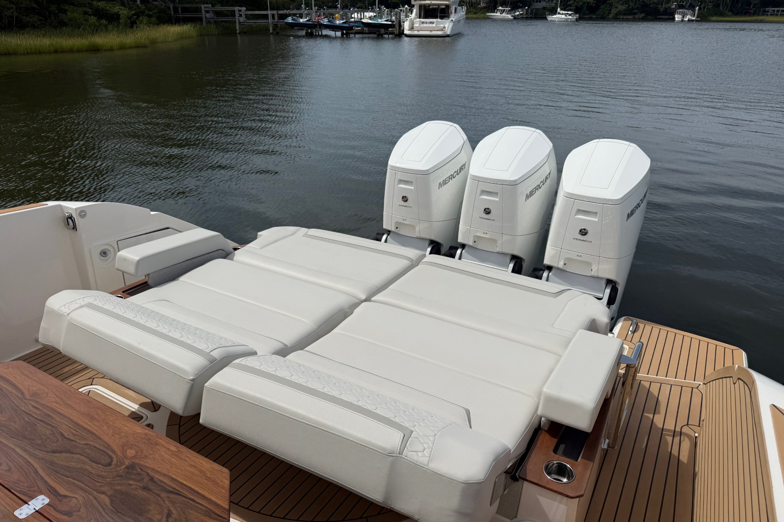 2022 Tiara Yachts 48 LS