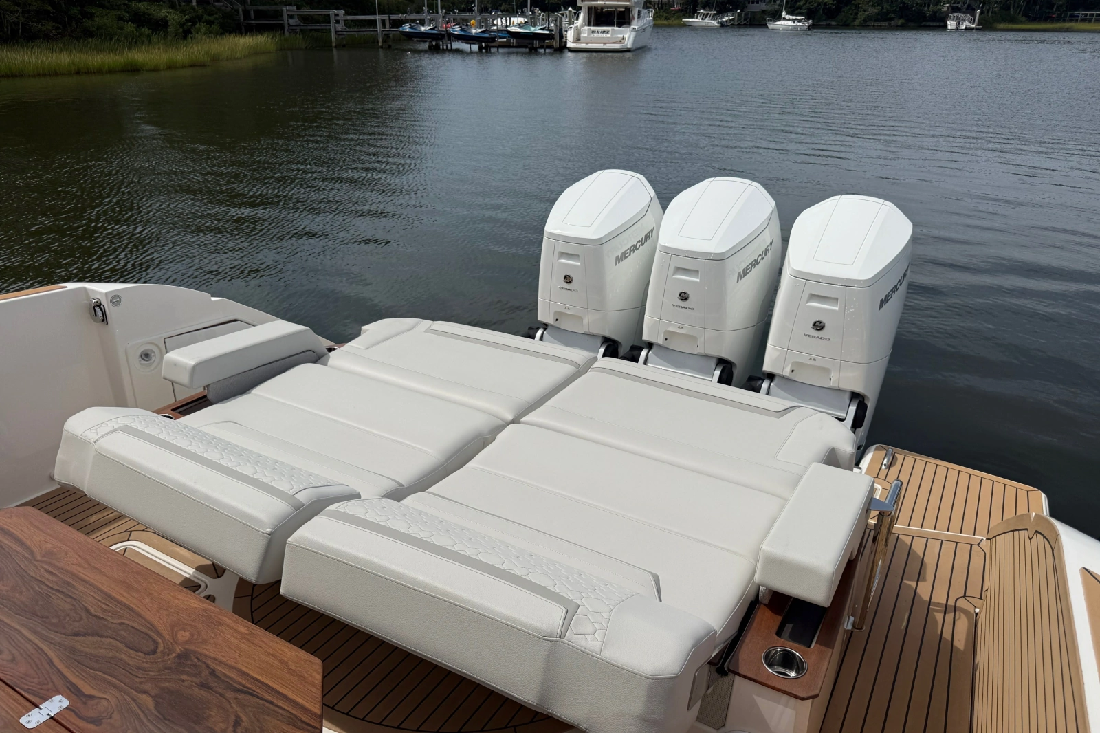2022 Tiara Yachts 48 LS