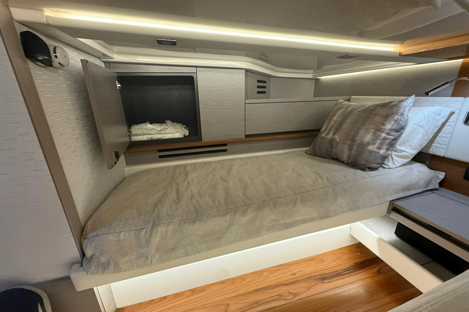 2022 Tiara Yachts 48 LS