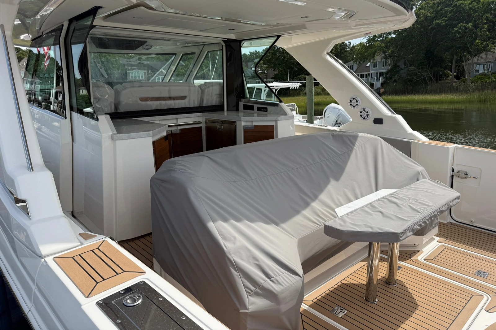 2022 Tiara Yachts 48 LS