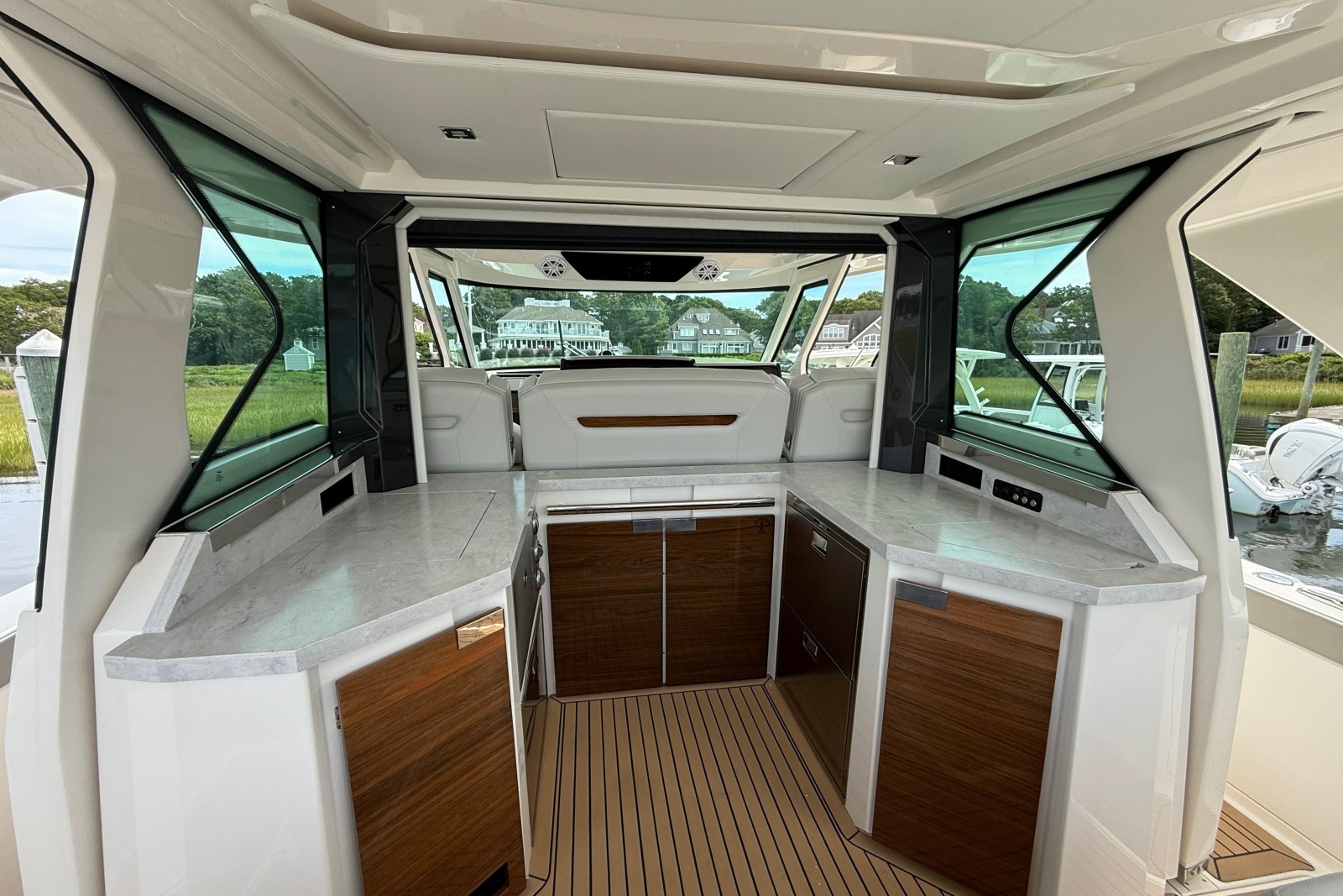 2022 Tiara Yachts 48 LS