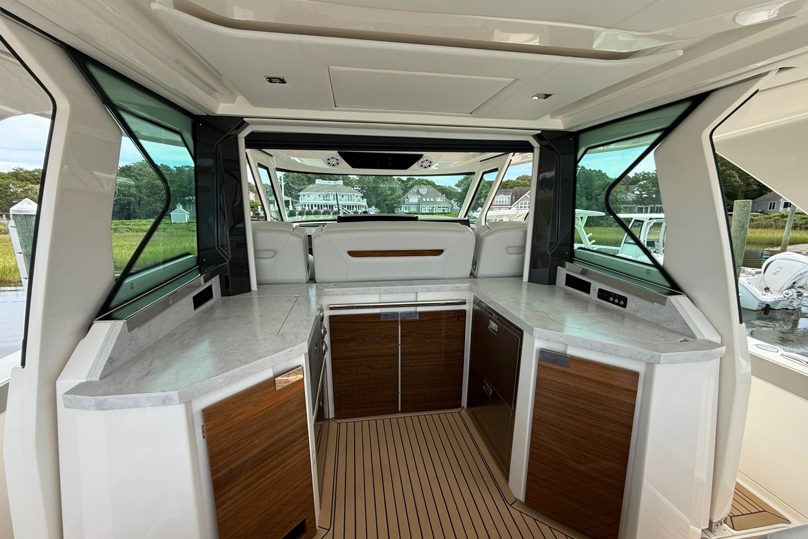 2022 Tiara Yachts 48 LS
