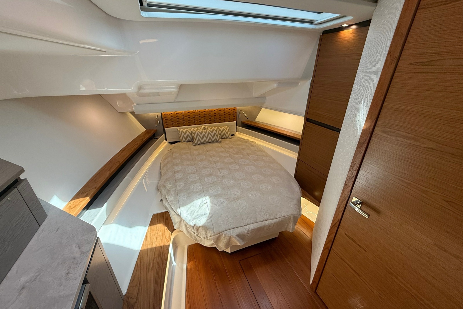 2022 Tiara Yachts 48 LS