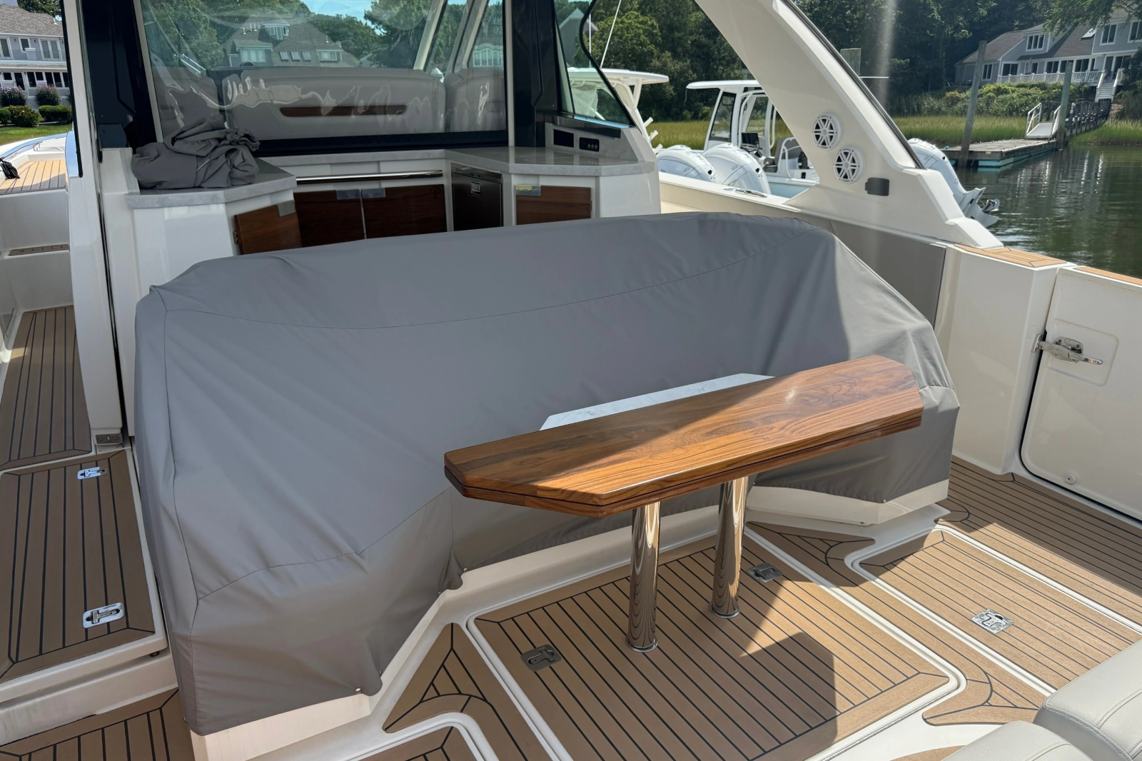 2022 Tiara Yachts 48 LS