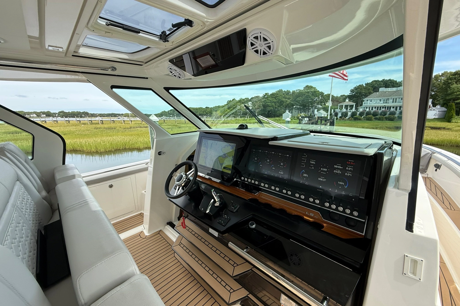 2022 Tiara Yachts 48 LS