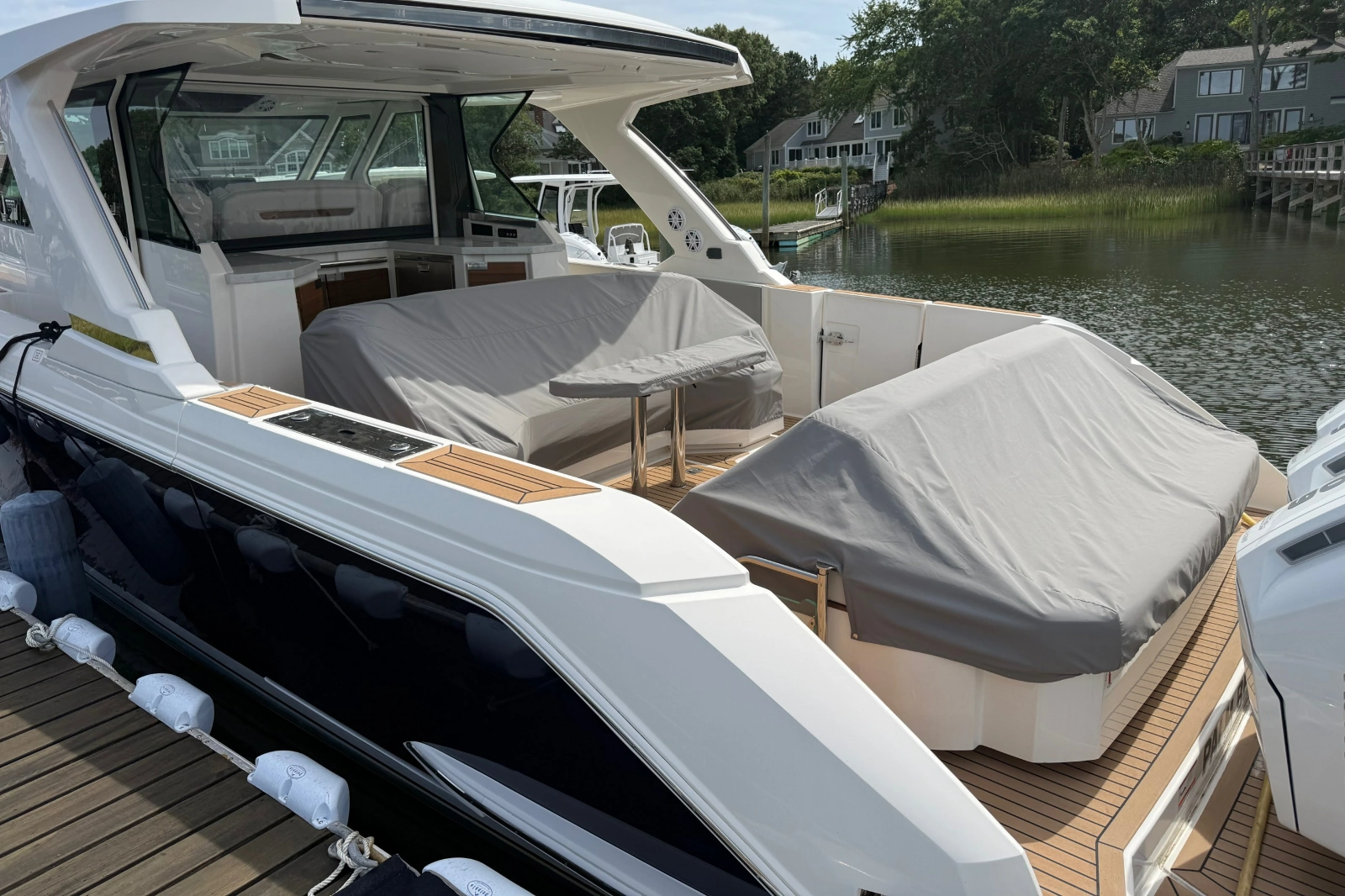 2022 Tiara Yachts 48 LS
