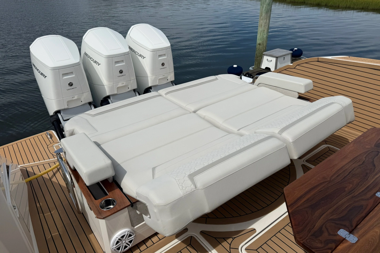 2022 Tiara Yachts 48 LS
