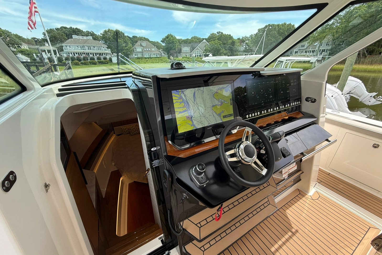 2022 Tiara Yachts 48 LS