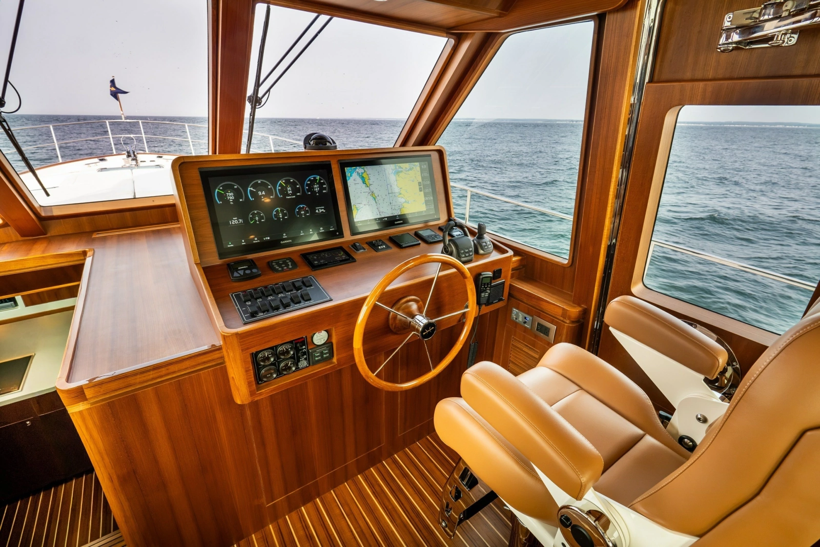 2027 Hunt Yachts 56 Flybridge