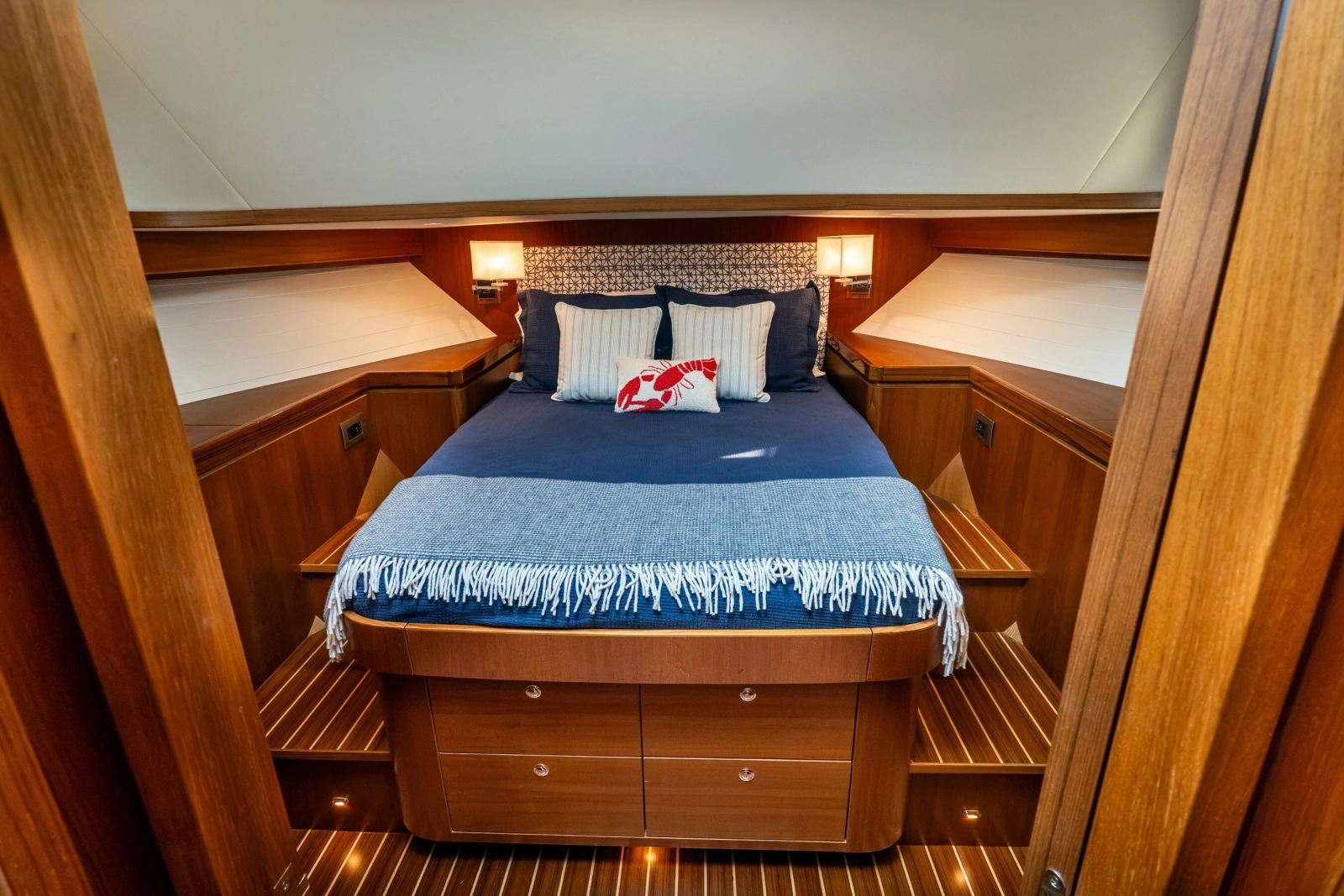 2027 Hunt Yachts 56 Flybridge