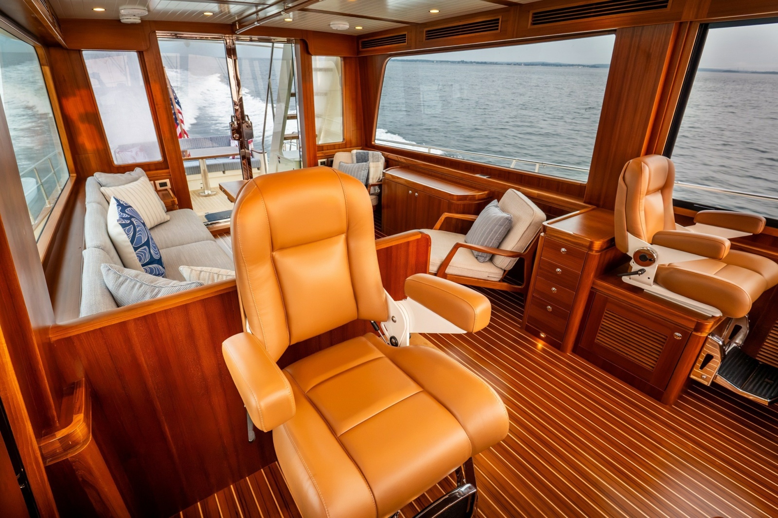 2027 Hunt Yachts 56 Flybridge