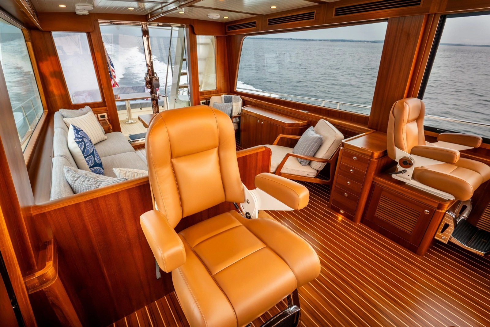 2027 Hunt Yachts 56 Flybridge