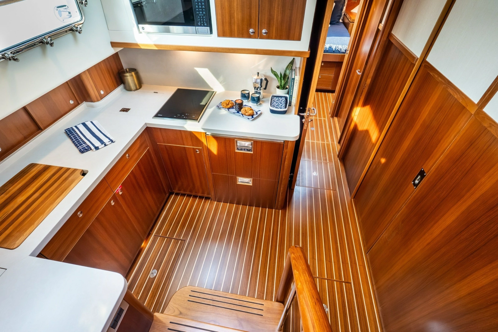 2027 Hunt Yachts 56 Flybridge