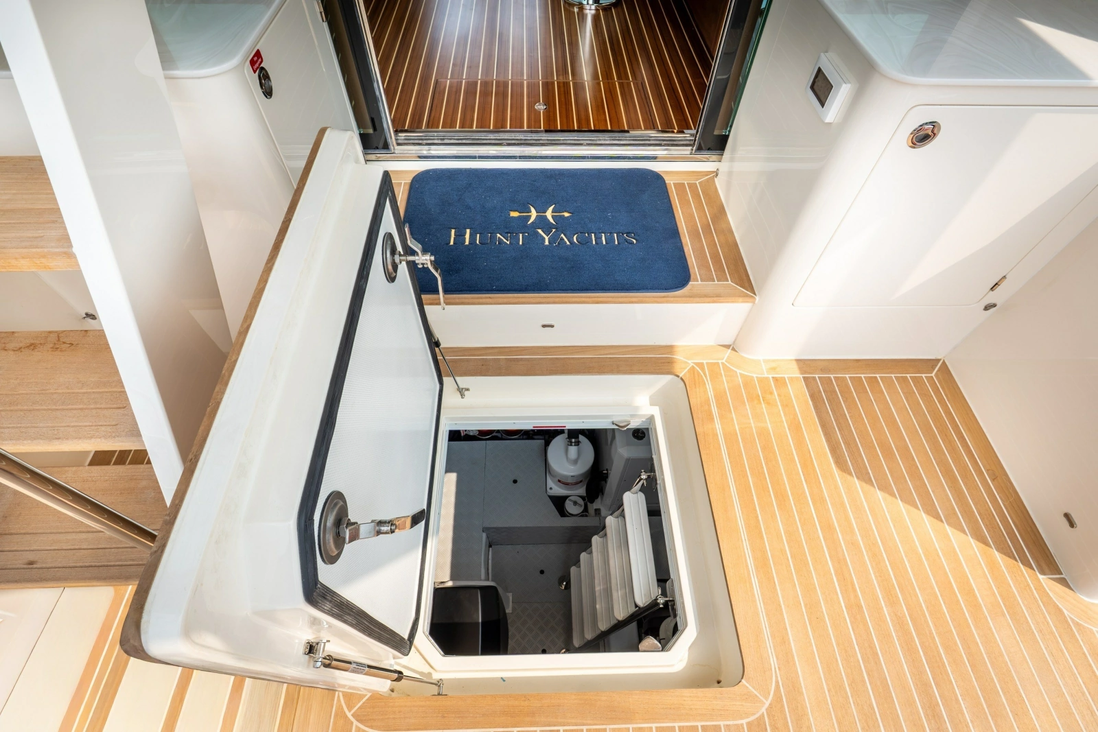 2027 Hunt Yachts 56 Flybridge