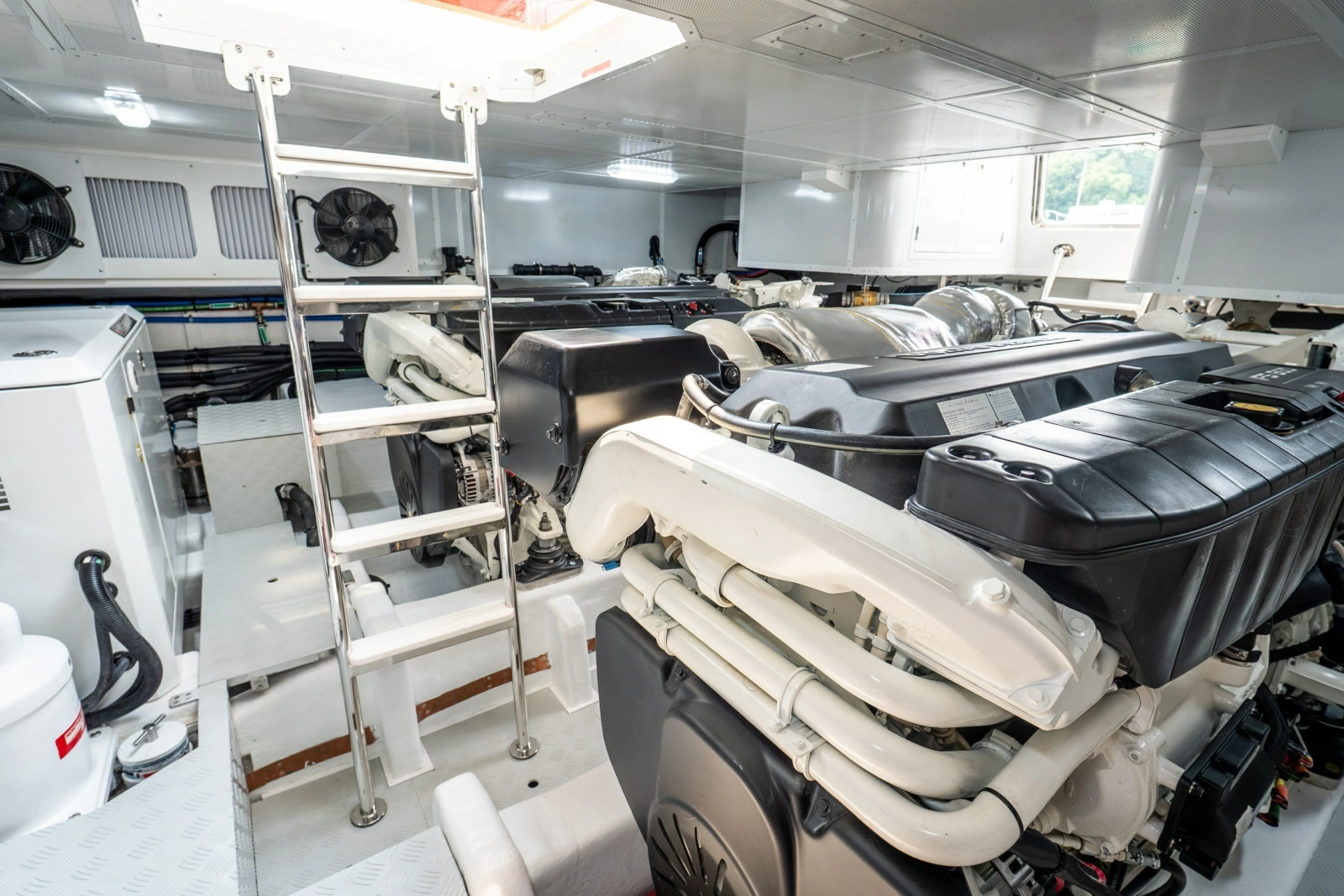 2027 Hunt Yachts 56 Flybridge
