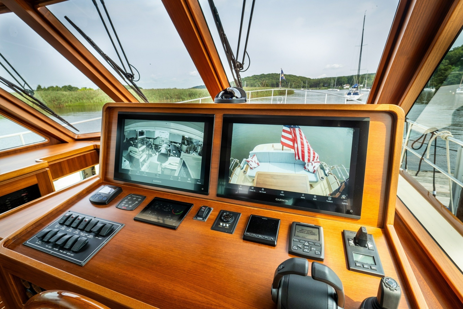 2027 Hunt Yachts 56 Flybridge