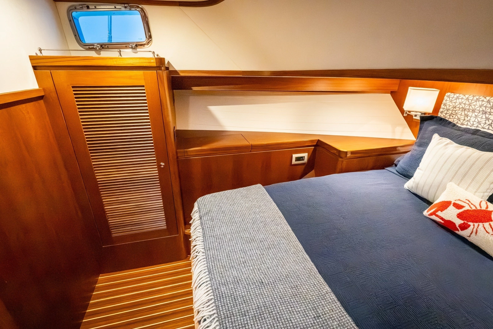 2027 Hunt Yachts 56 Flybridge