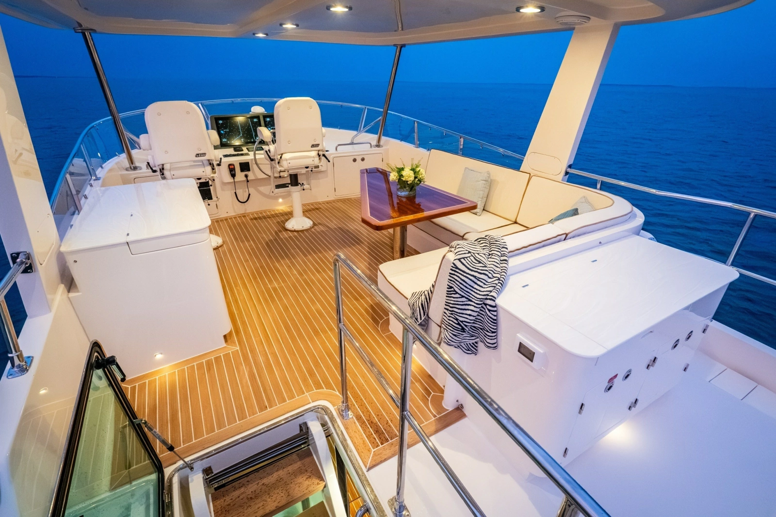 2027 Hunt Yachts 56 Flybridge