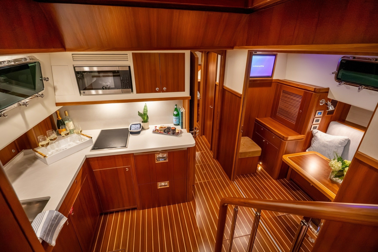 2027 Hunt Yachts 56 Flybridge