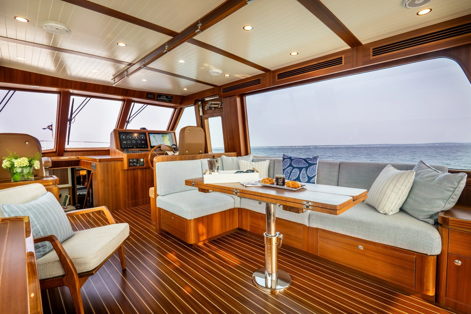 2027 Hunt Yachts 56 Flybridge