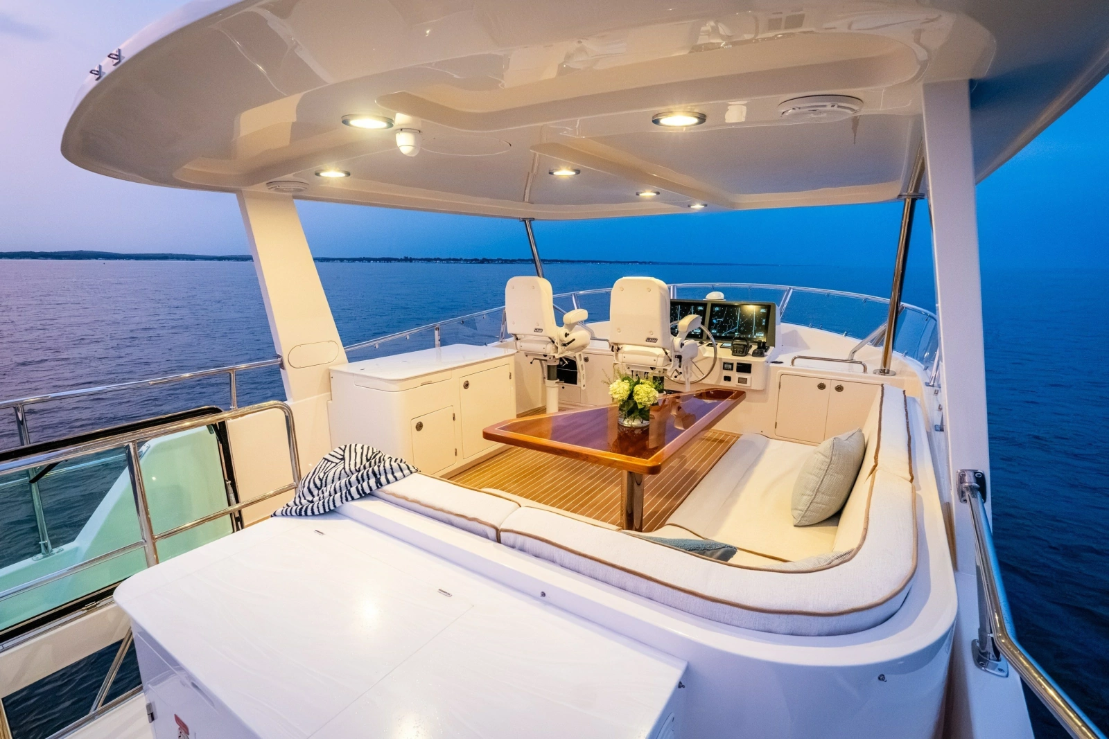 2027 Hunt Yachts 56 Flybridge