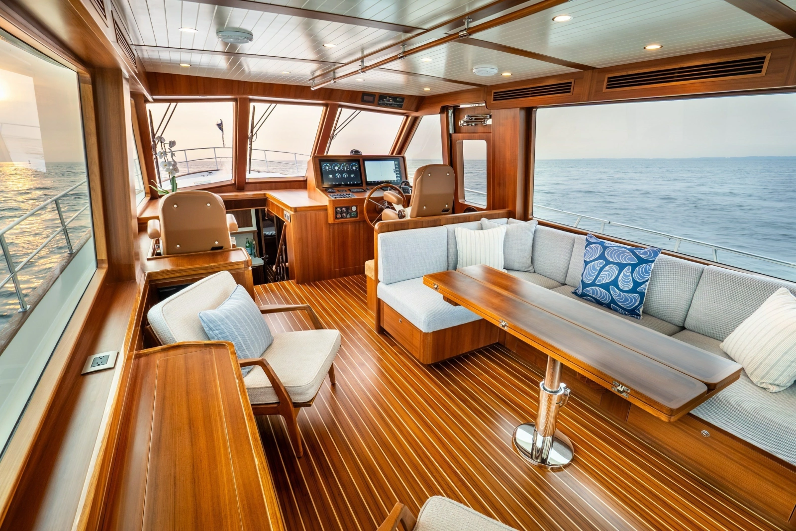 2027 Hunt Yachts 56 Flybridge