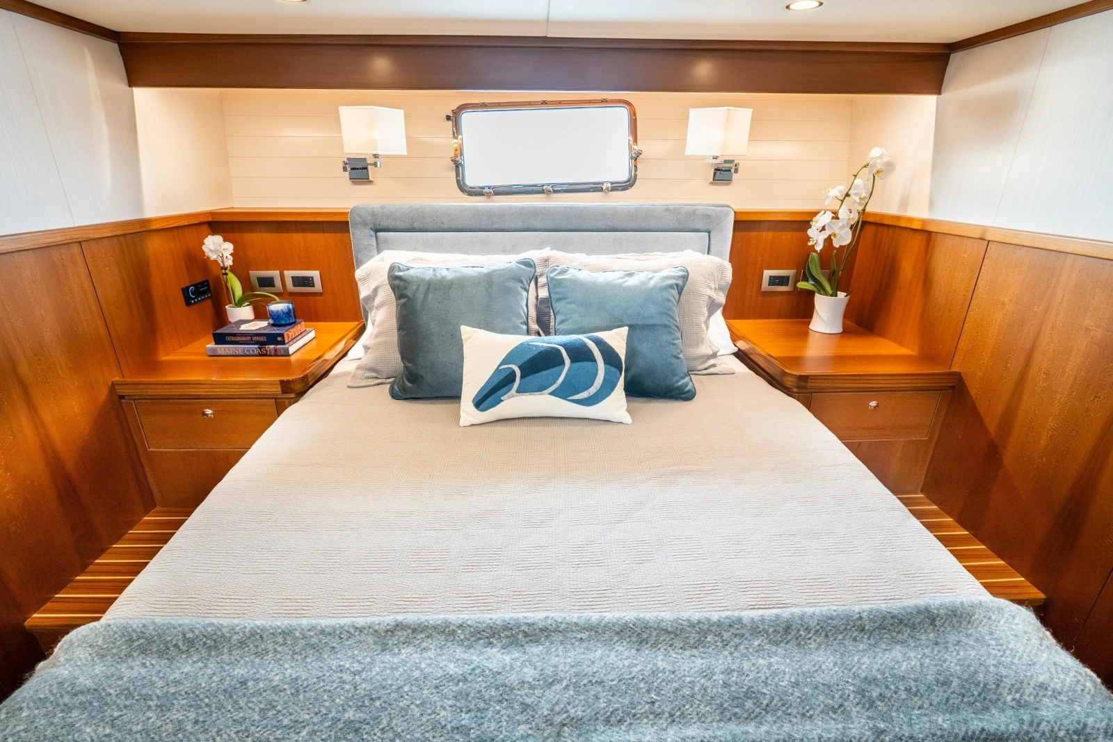 2027 Hunt Yachts 56 Flybridge