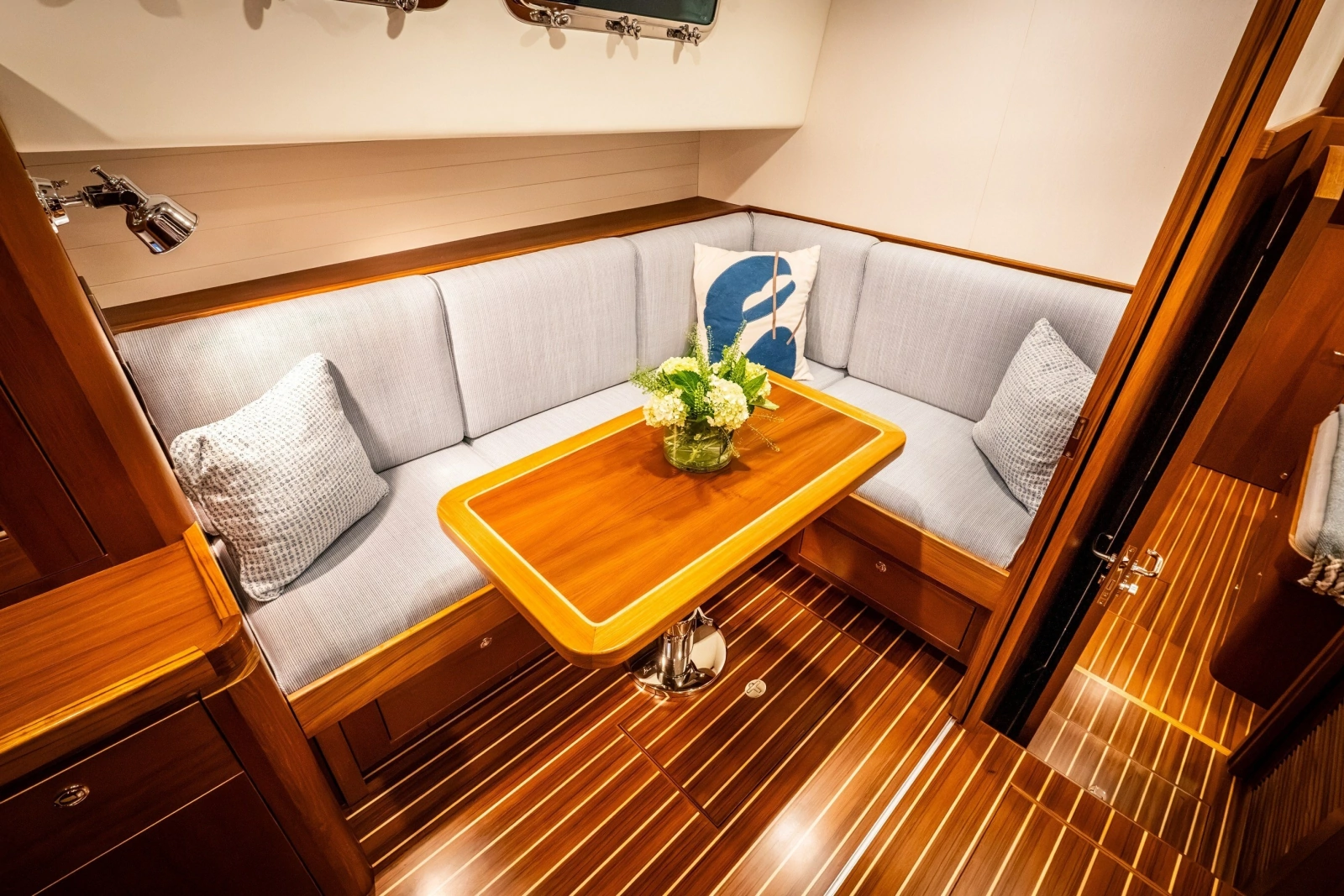 2027 Hunt Yachts 56 Flybridge