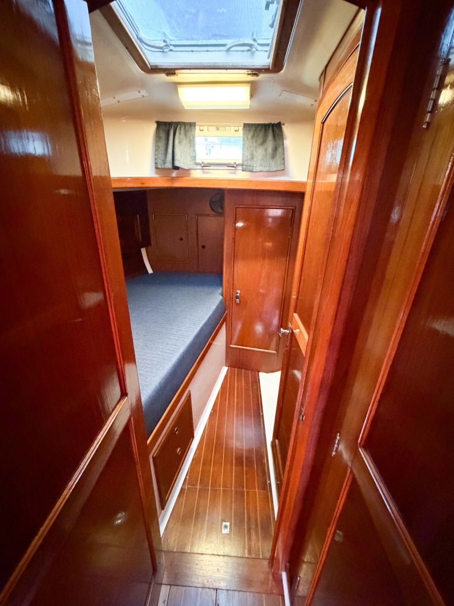 1989 Nonsuch 33