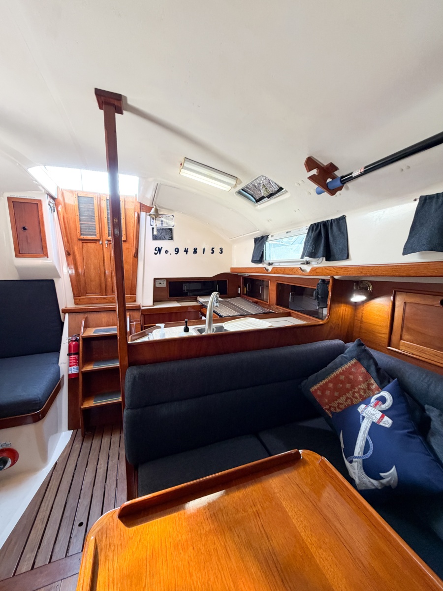 1989 Nonsuch 33