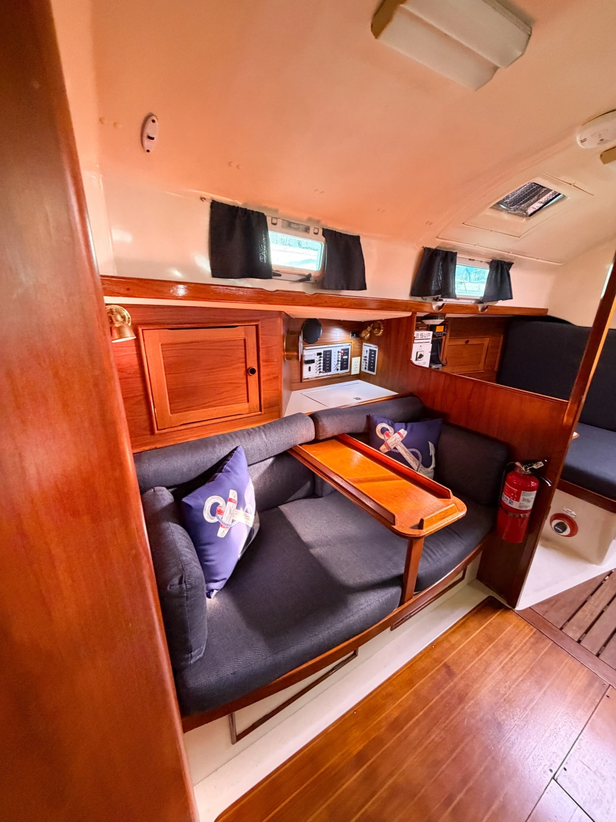 1989 Nonsuch 33