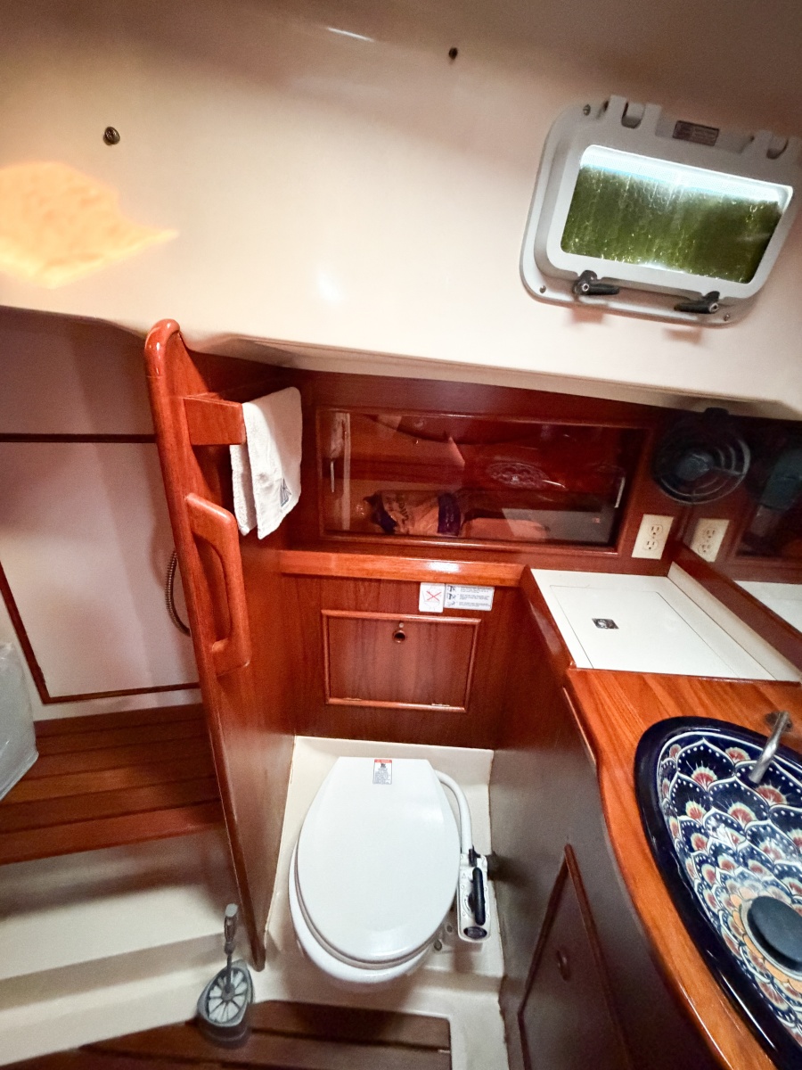 1989 Nonsuch 33