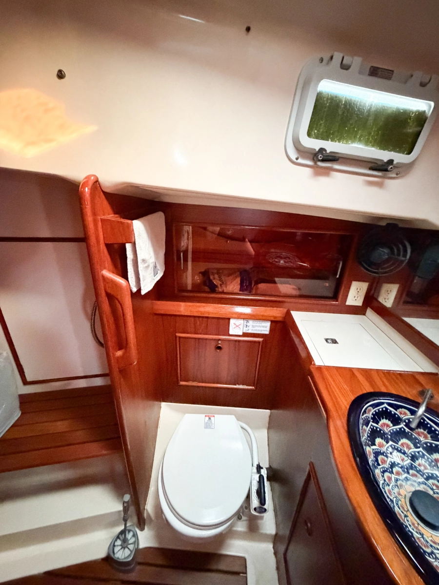 1989 Nonsuch 33