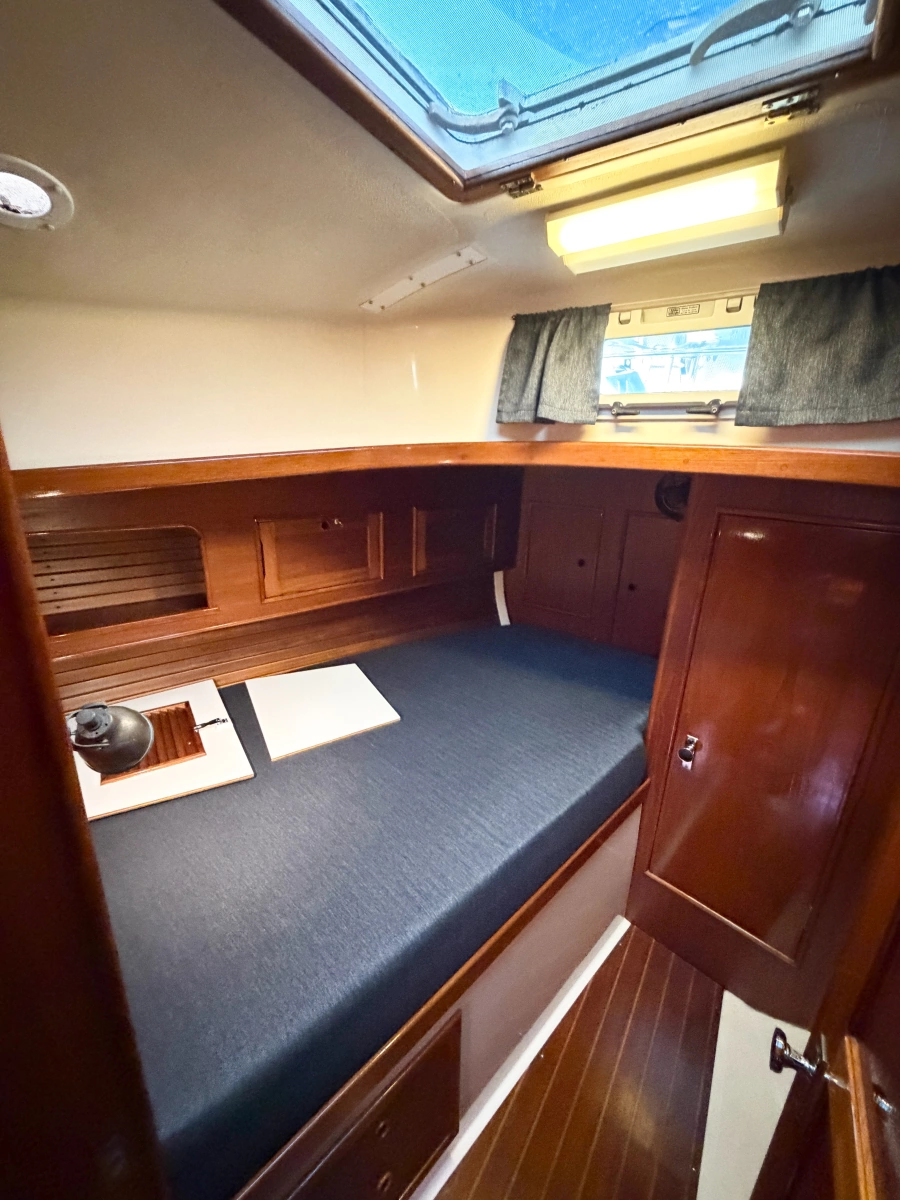 1989 Nonsuch 33