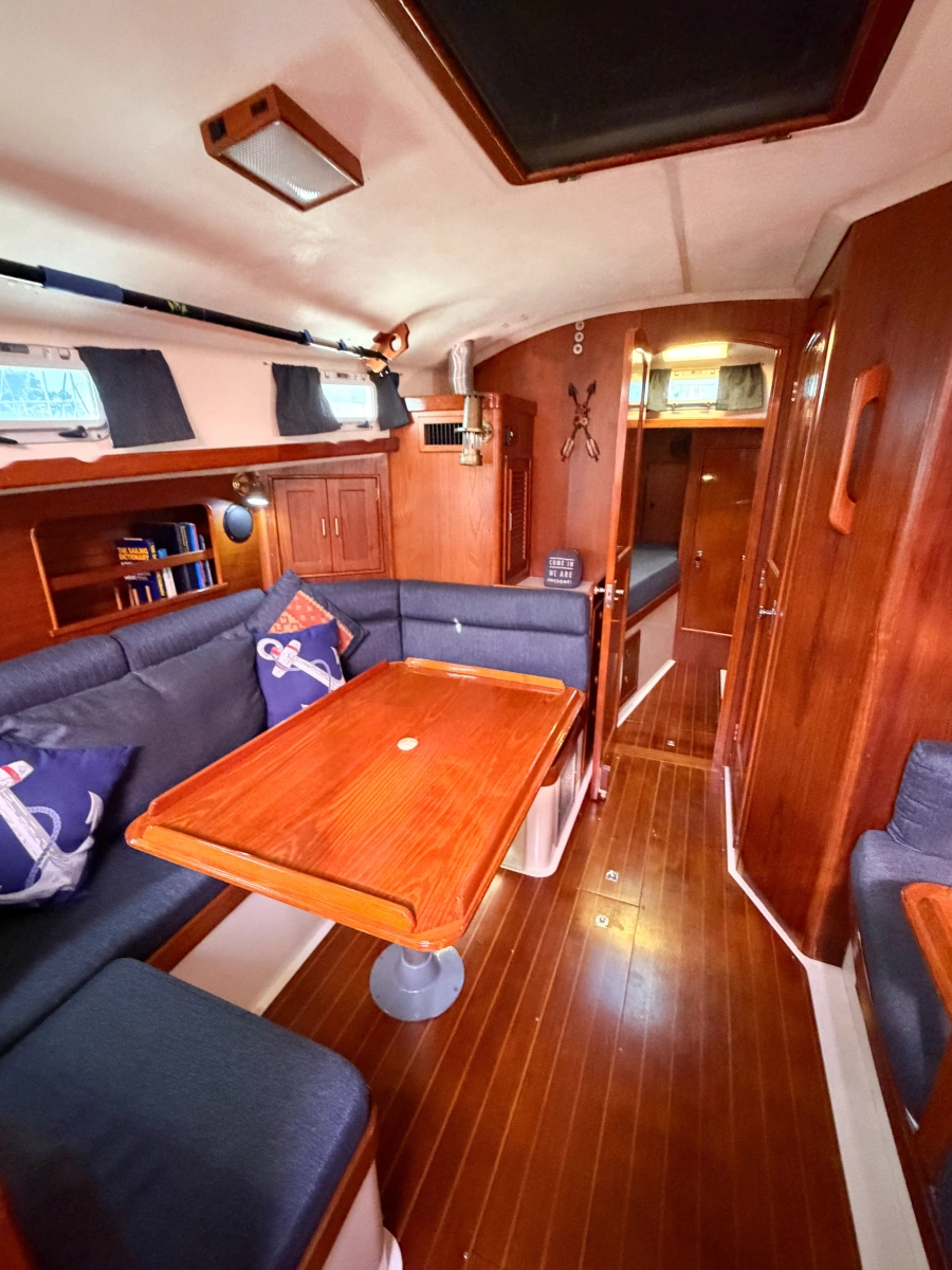 1989 Nonsuch 33