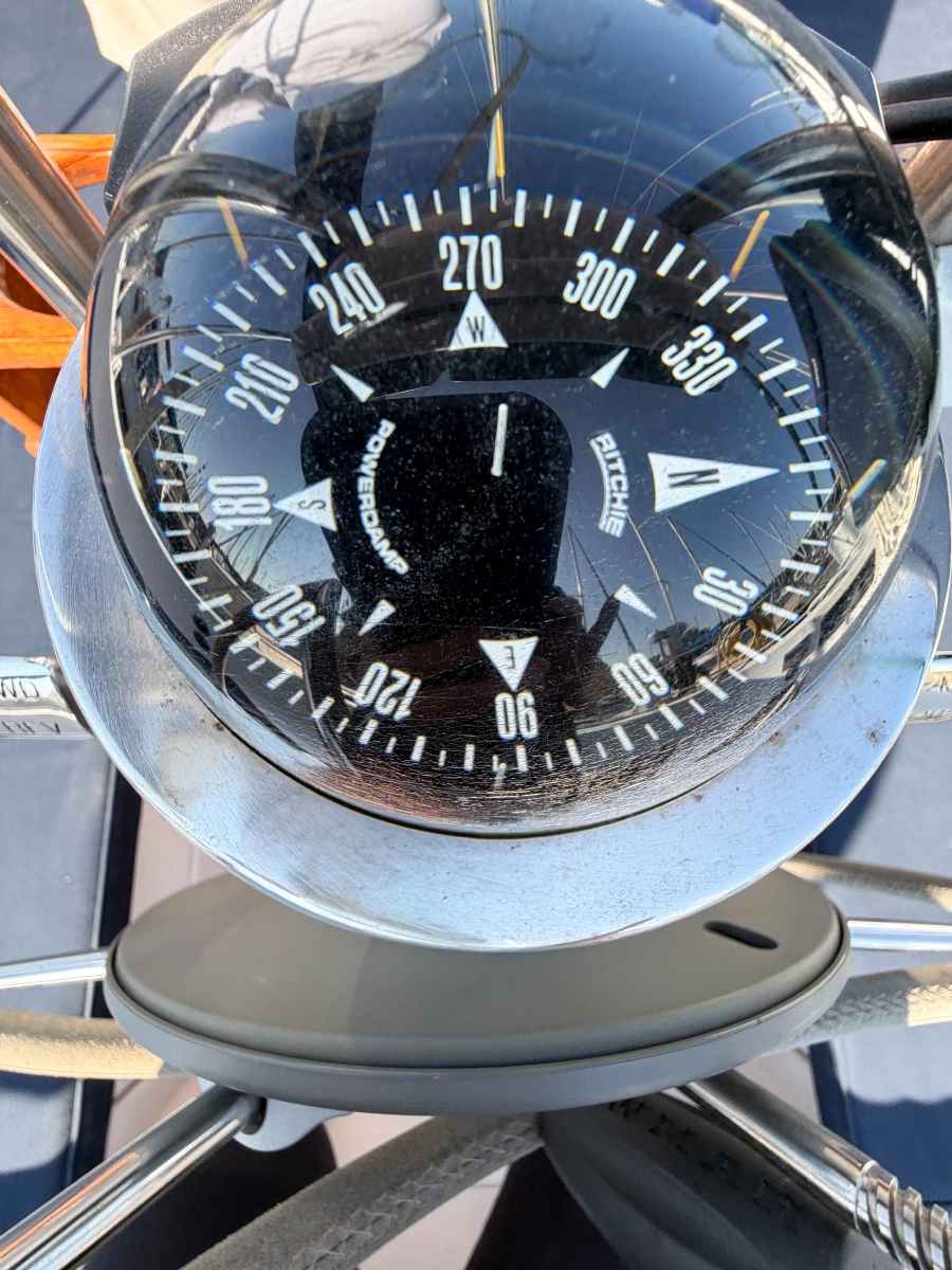 1989 Nonsuch 33