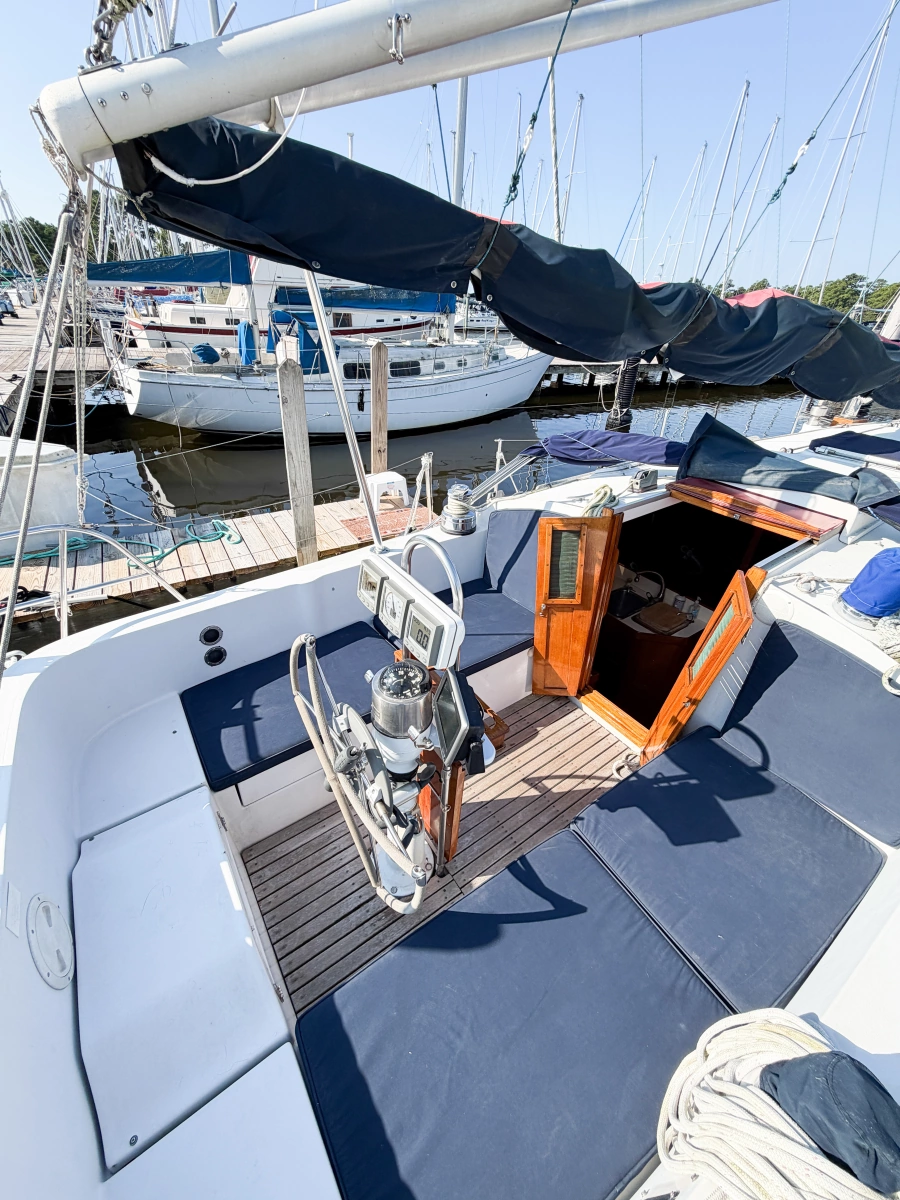 1989 Nonsuch 33
