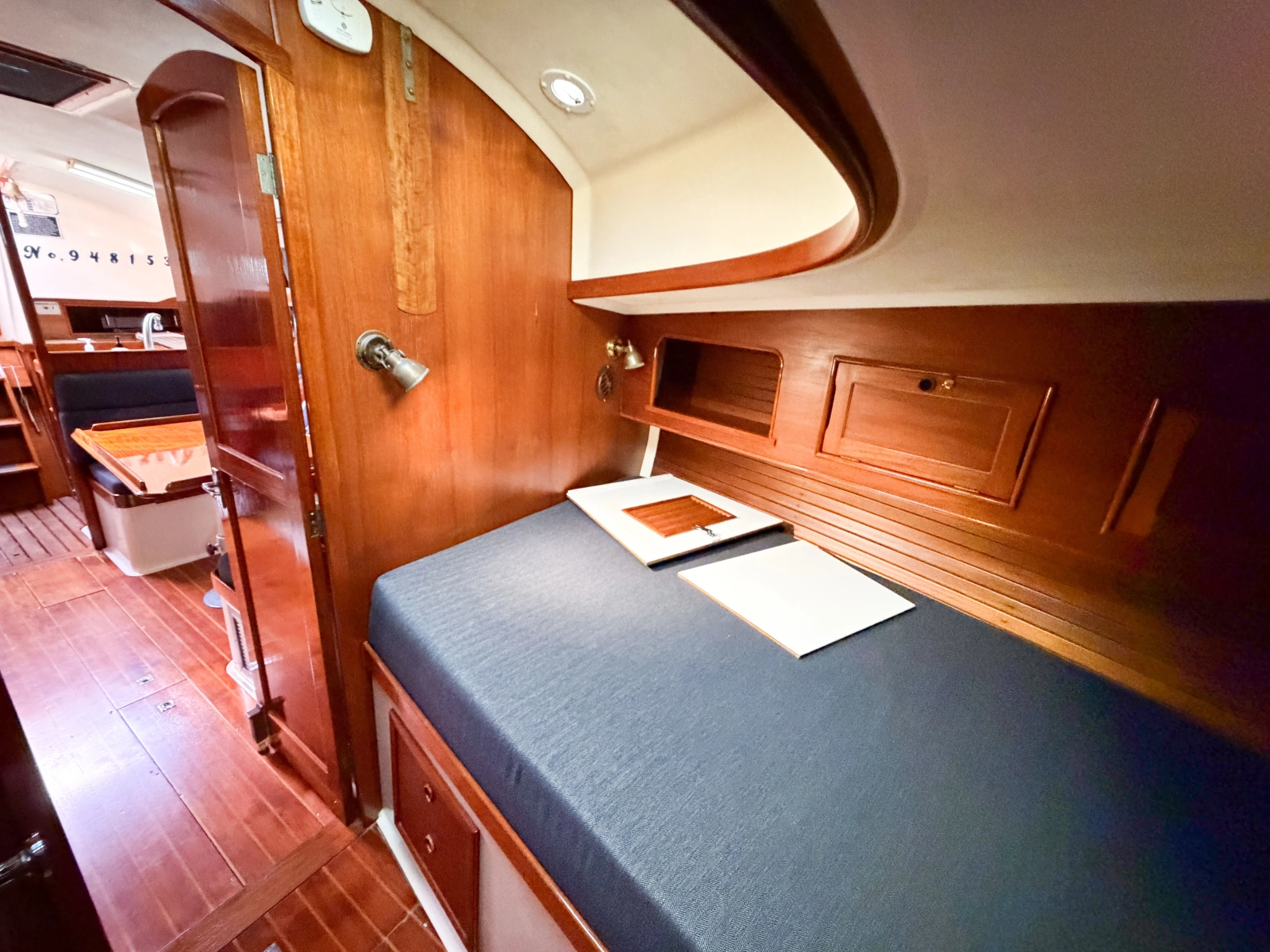 1989 Nonsuch 33