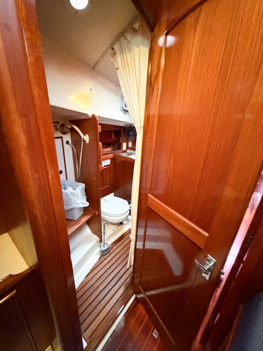 1989 Nonsuch 33