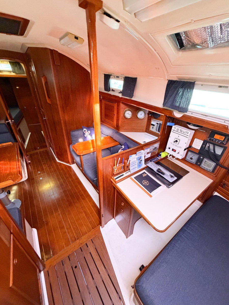 1989 Nonsuch 33