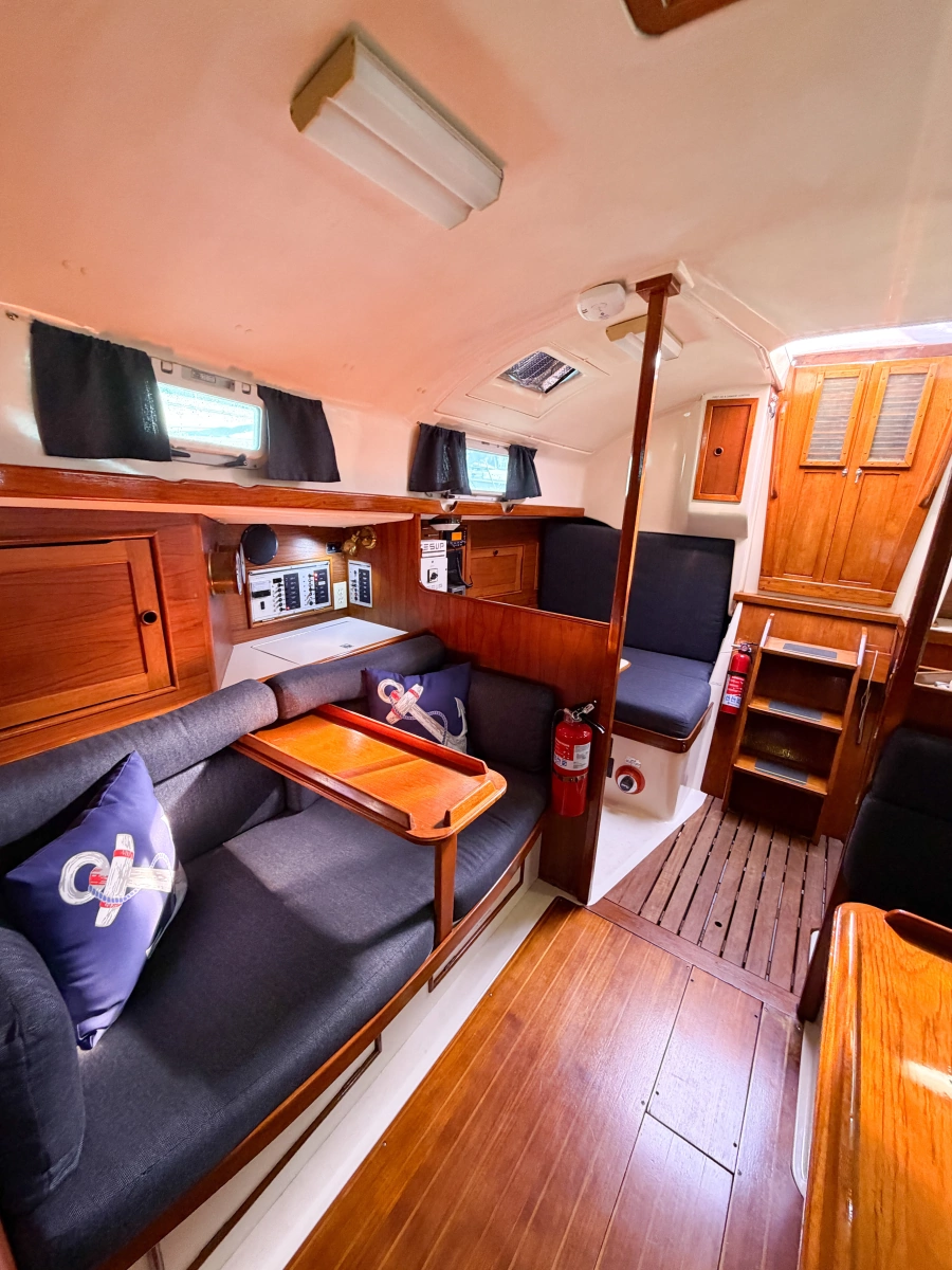 1989 Nonsuch 33
