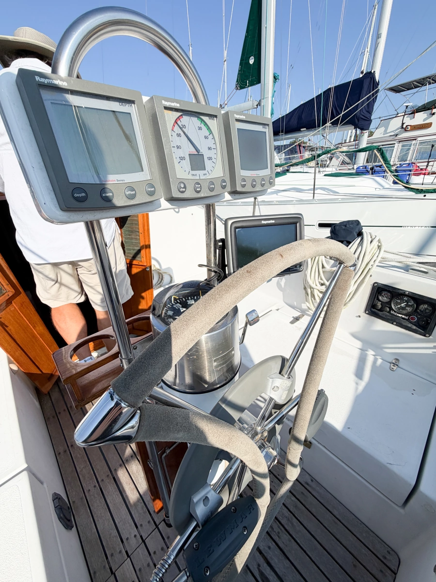 1989 Nonsuch 33